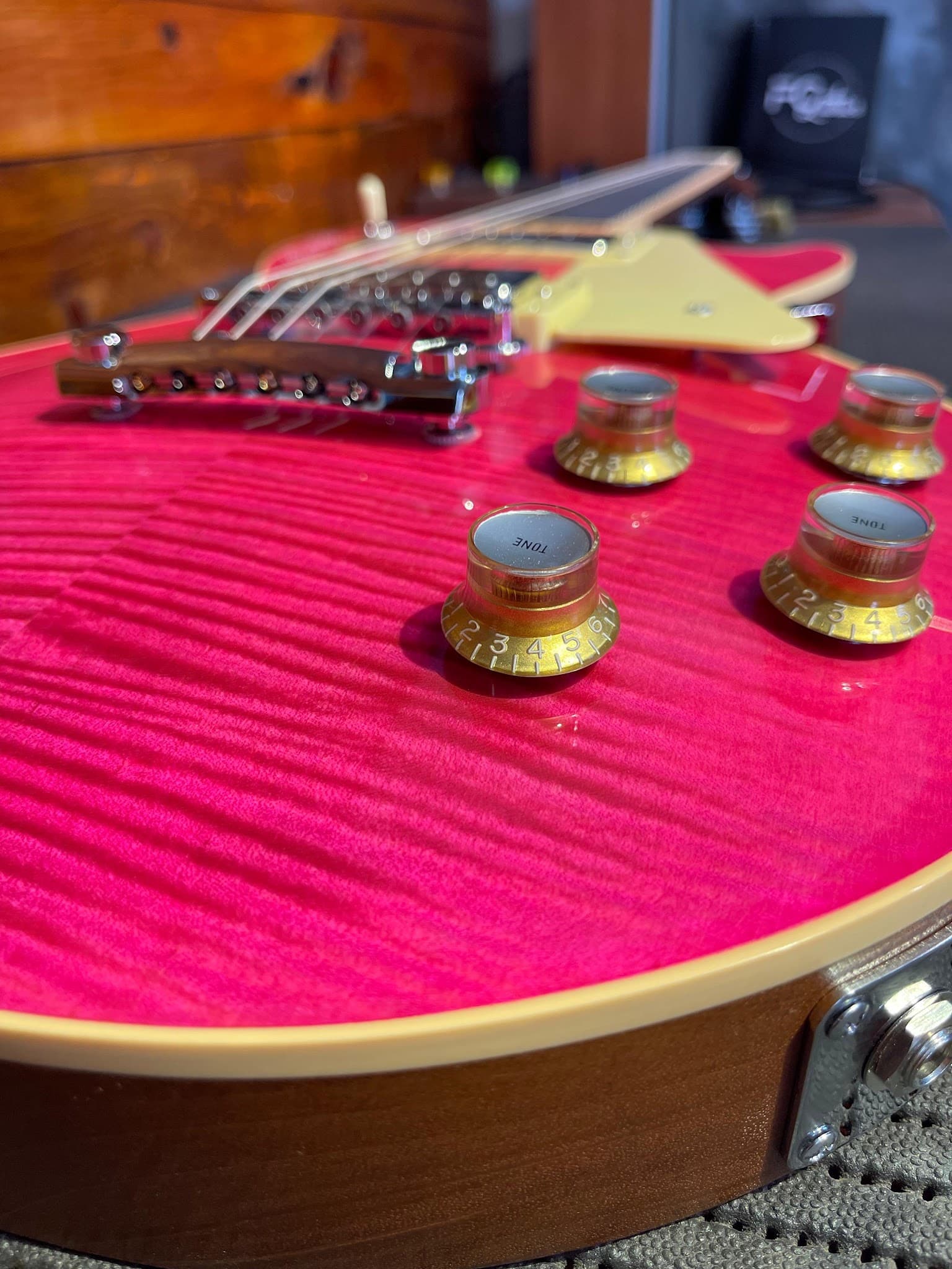 Tampo flame maple pintado em fúcsia translúcido